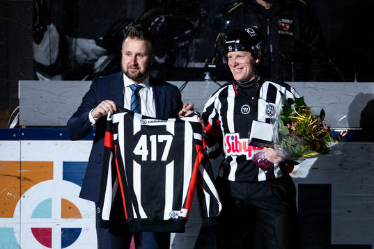 Domare Peter Lyth uppvaktas