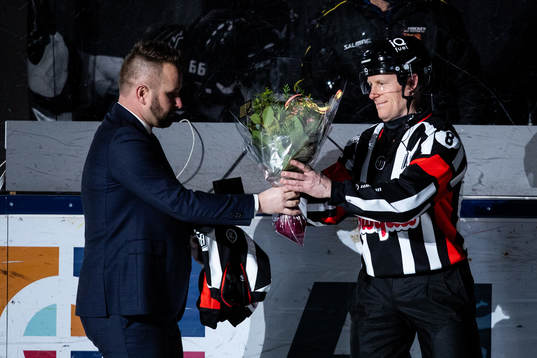 Domare Peter Lyth uppvaktas