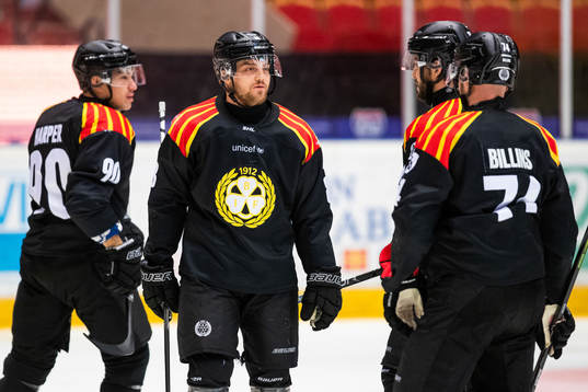 Brynäs Shane Harper och Jadeon Descheneau deppar