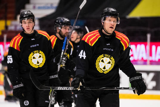 Brynäs Noel Gunler och Nicklas Danielsson deppar