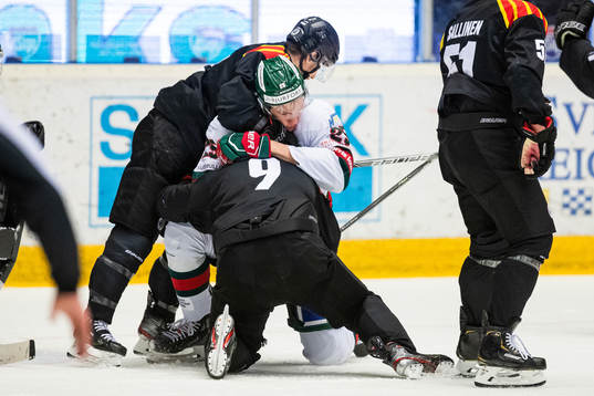 Brynäs Niclas Andersén och Frölundas Elmer Söderblom i