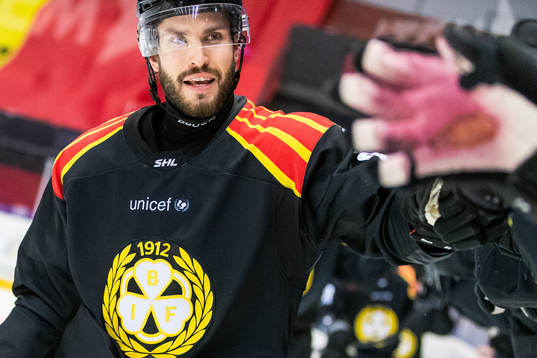 Brynäs Oula Palve jublar