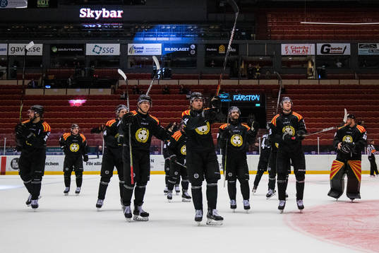 Brynäs spelare tackar publiken