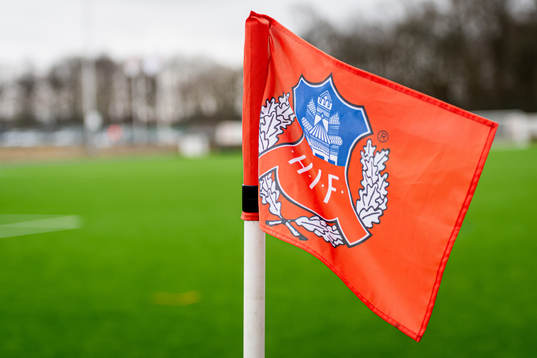 Hörnflagga vid fotbollsplanen