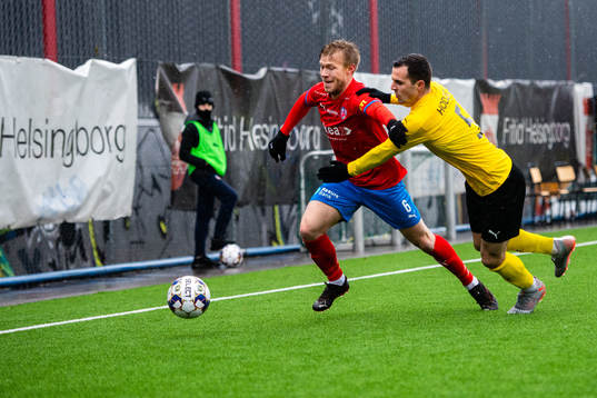 Helsingborgs Andreas Landgren och Mjällbys Kadir Hodzic
