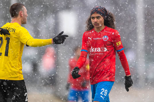 Helsingborgs Adam Kaied i samtal med Mjällbys Adam