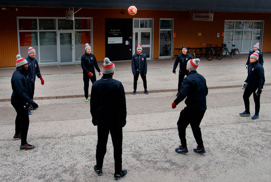 Örebros Daniel Muzito Bagenda, Jonathan Andersson och