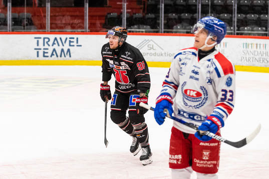 Örebros Robin Kovacs jublar