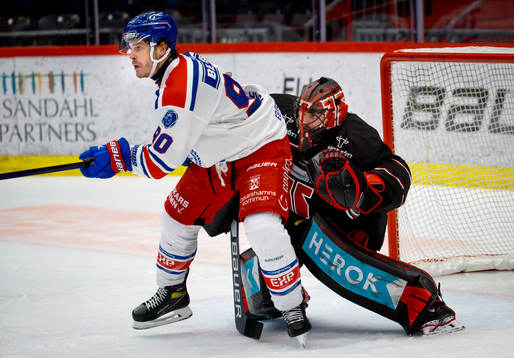 Oskarshamns Lance Bouma och Örebros målvakt Jhonas Enroth