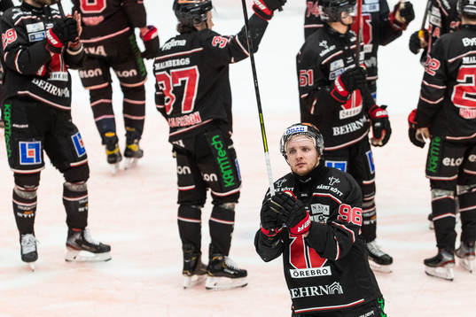 Örebros Robin Kovacs jublar