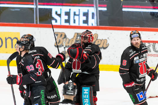 Örebros målvakt Jhonas Enroth jublar