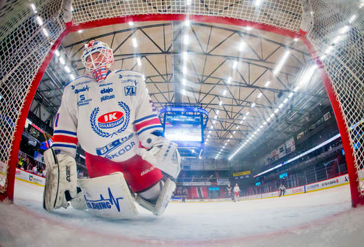 Oskarshamns målvakt Aleksandr Sudnitcin deppar