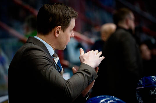 Oskarshamns tränare Martin Filander tar time out