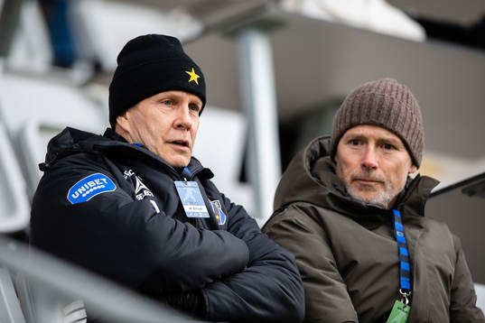 Sirius Sportchef Ola Andersson på läktaren