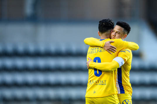 IFK Göteborgs Hosam Aiesh och Tobias Sana jublar