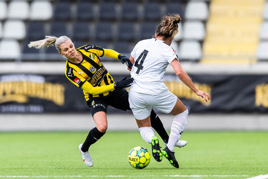 Häckens Lotta Ökvist och Växjös Madeline Gotta