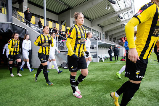 Häckens Filippa Angeldahl innan fotbollsmatchen i Svenska