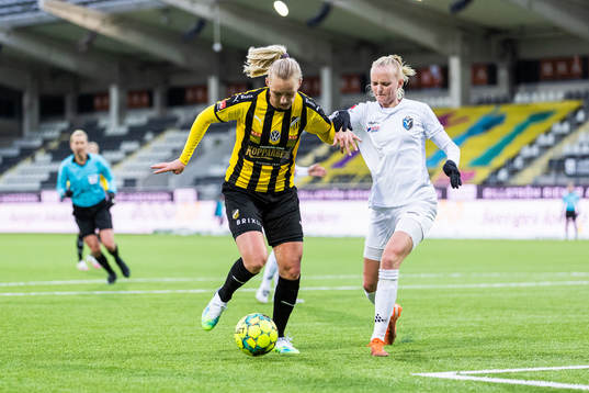 Häckens Stina Blackstenius och Växjös Emma Pennsäter