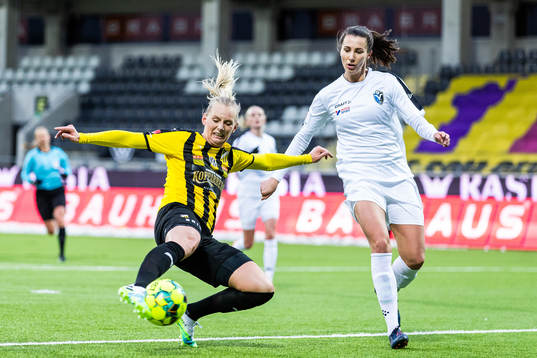 Häckens Stina Blackstenius och Växjös Nellie Karlsson