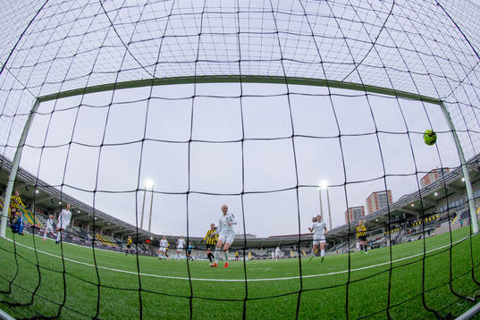 Häckens Johanna Rytting Kaneryd skjuter 1-0