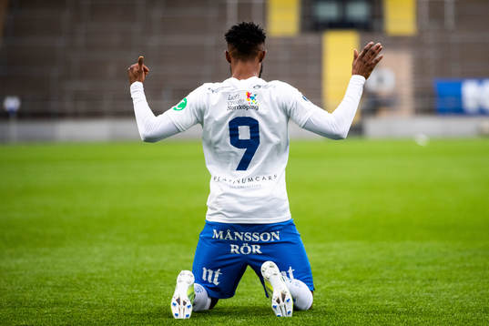 IFK Norrköpings Samuel Adegbenro jublar