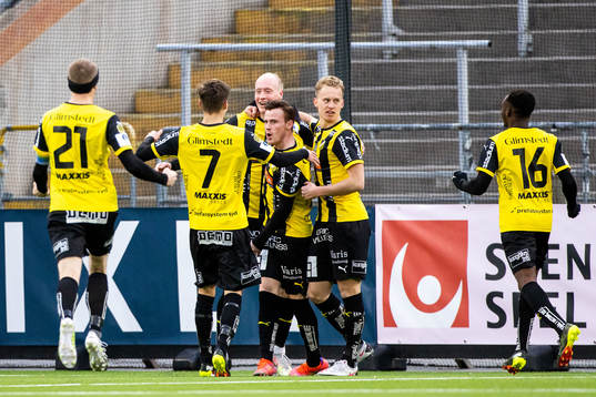 Häckens spelare jublar