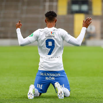IFK Norrköpings Samuel Adegbenro jublar