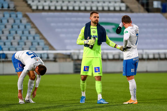 IFK Norrköpings Carl Björk, målvakt Oscar Jansson och