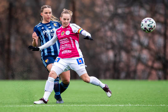 Djurgårdens Hanna Ekengren och Uppsalas Agnes Nyberg