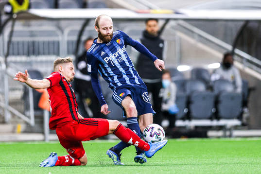 Djurgårdens Curtis Edwards och Östersunds Henrik Bellman