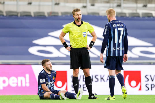 Djurgårdens Albion Ademi har ont