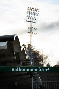 Exteriörbild på Stadsparksvallen som renoveras