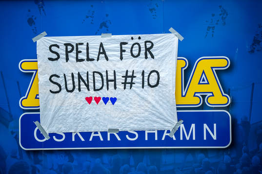 Ett plakat uppsatt på Be - Ge Hockey Center