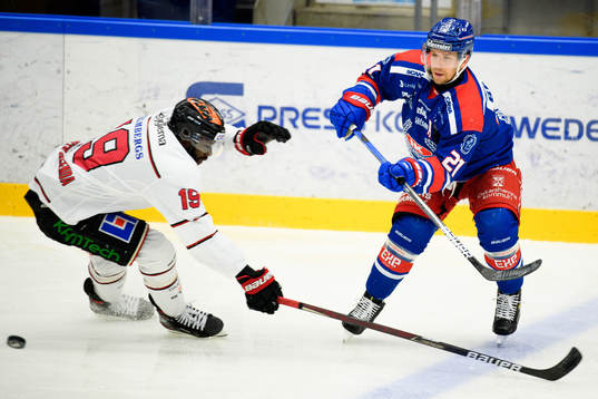 Örebros Daniel Muzito Bagenda och Oskarshamns Brian Cooper