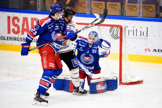 Örebros Oliver Eklind oroar framför Oskarshamns Andrew