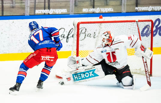 Oskarshamns Jonas Engström och Örebros målvakt Jonas