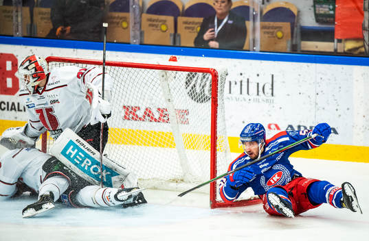 Oskarshamns Max Veronneau gör här 2-0 bakom Örebros