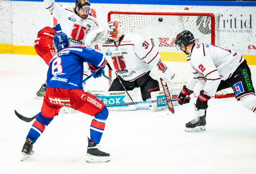 Här gör Oskarshamns Fredrik Olofsson 4-0