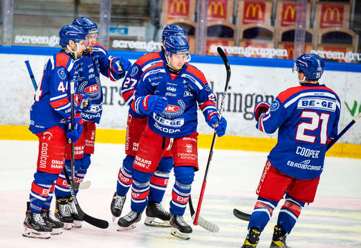 Oskarshamns Kim Strömberg jublar med lagkamrater