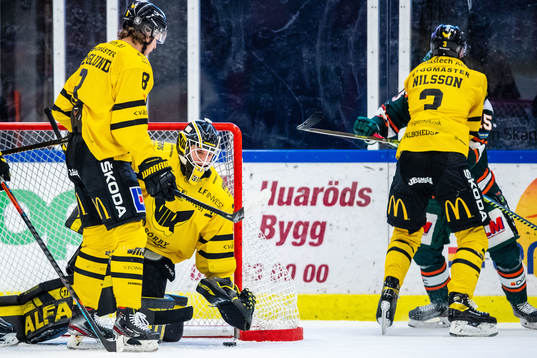 Västerås Gustav Berglund, målvakt Jesper Myrenberg och