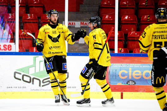 Västerås Marcus Bergman och Jesper Johansson  jublar eter