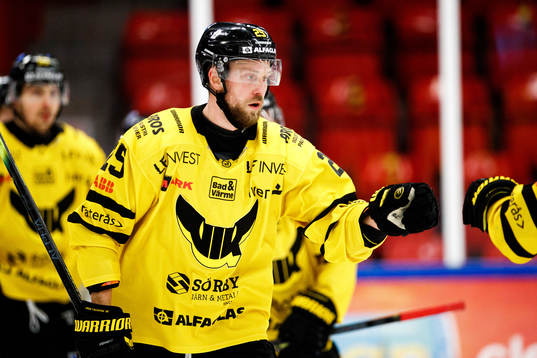 Västerås Marcus Bergman jublar eter 1-2