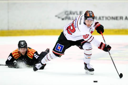 Örebros Robert Leino och Brynäs Greg Scott