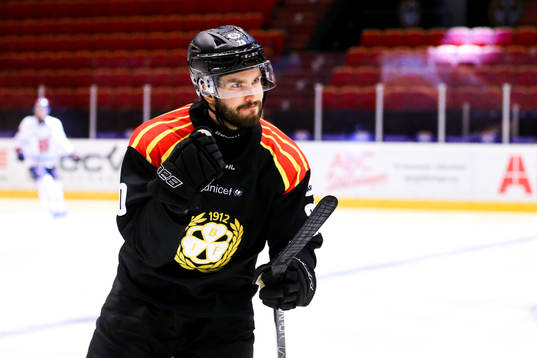 Brynäs Oula Palve jublar