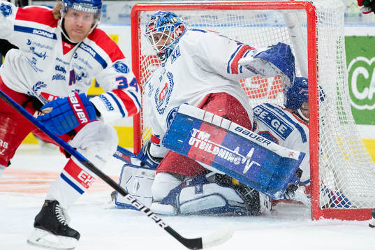 Oskarshamns målvakt Joe Cannata och Nichlas Torp