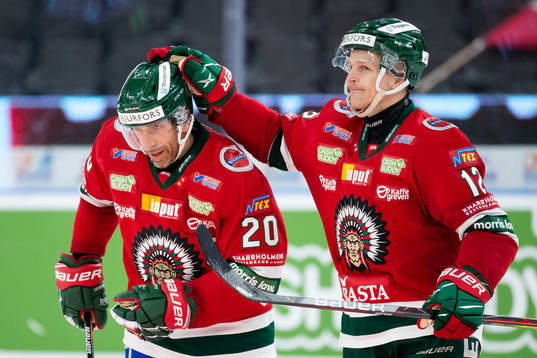 Frölundas Joel Lundqvist jublar med Max Friberg