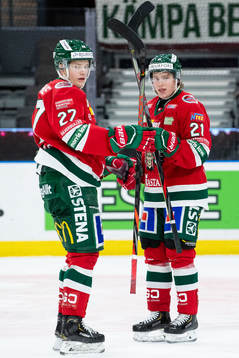 Frölundas Karl Henriksson jublar ihop med Theodor