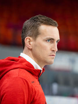 Frölundas läkare Baldur Thorolfsson innan ishockeymatchen