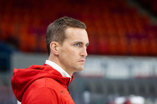 Frölundas läkare Baldur Thorolfsson innan ishockeymatchen