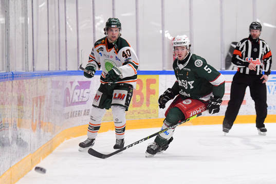 Kristianstads Kalle Miketinac och Väsbys Phil Kemp